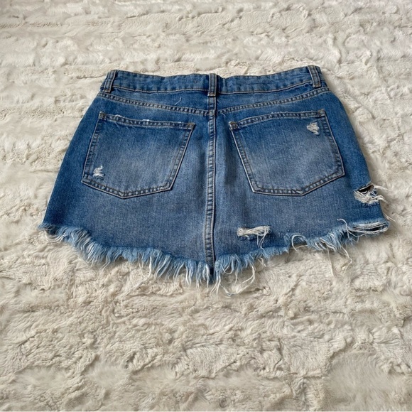 Free People Women's Size 26 Blue Denim Embroidered Wild Rose Studded Mini Skirt - Picture 2 of 4